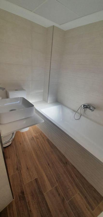 Beautiful Apartment In Third Line Beach Boliches Fuengirola Exterior photo